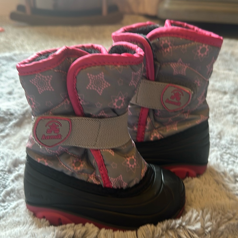 Kamik toddler snowboots size 6